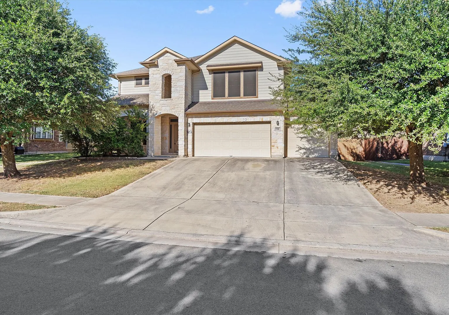 706 Harwood Dr, San Marcos, Texas 78666 — Photo 2
