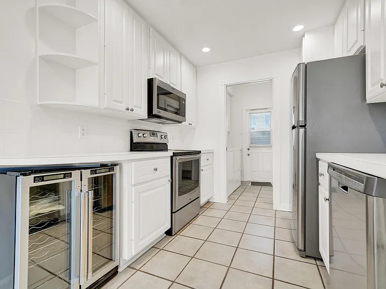 133 Wentworth Ct — Photo 13