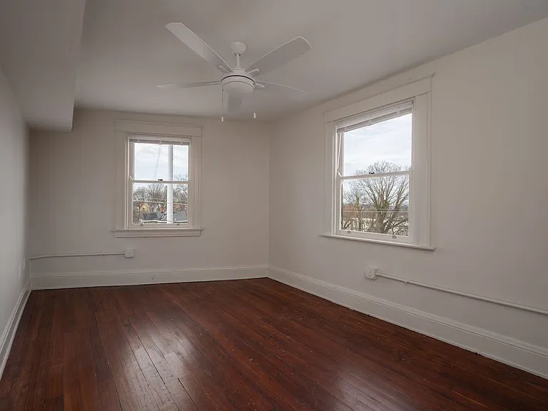 1740 Brewster Ave — Photo 28