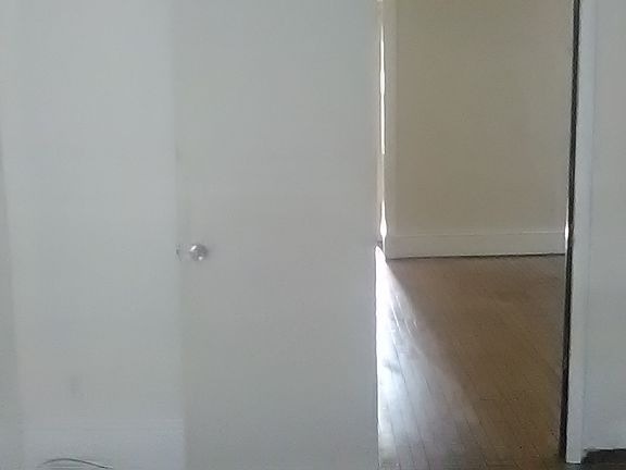2nd image of 417-419 E Burleigh St #417
