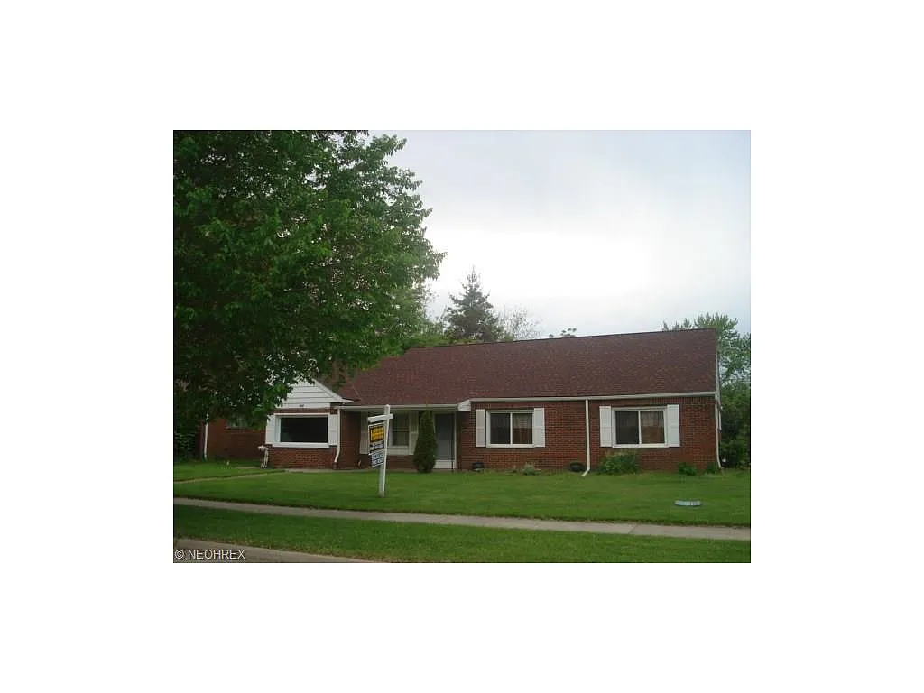 660 Hemlock Dr photo 1
