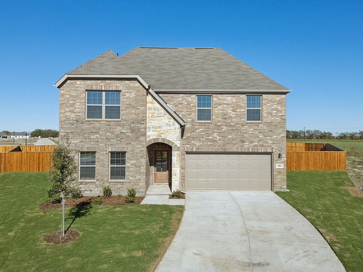 5 bed, 2484 sqft, $2,490 — Photo 1