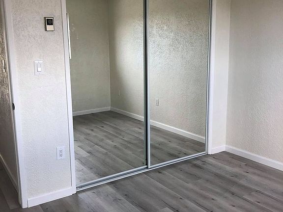 5th image of 350 Marina Dr APT 32