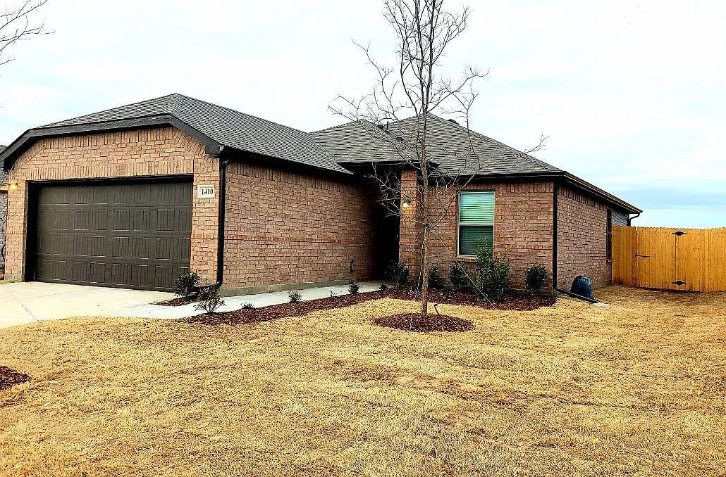 3 bed, 1269 sqft, $1,700 — Photo 2