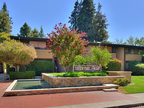2nd image of 121 Buckingham Dr Unit 32