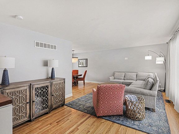 5th image of 2134 Ascot Rd