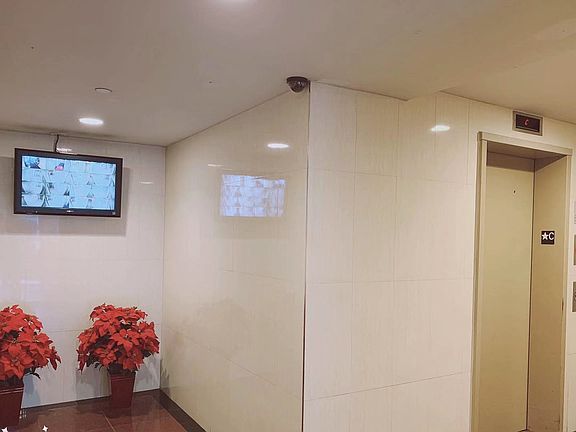 3rd image of 14037 Cherry Ave APT 5A