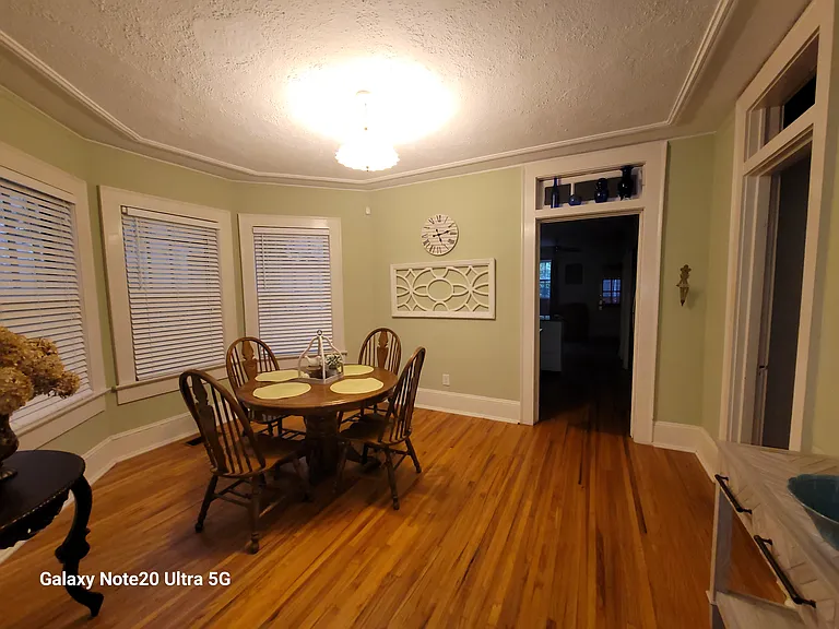 1928 Winona Ave — Photo 9