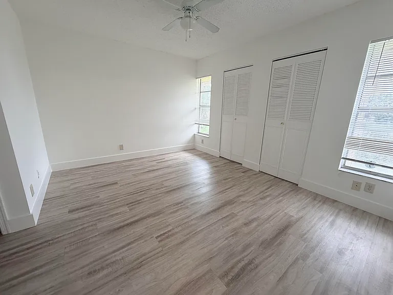 918 Twin Lakes Dr #8-M — Photo 26