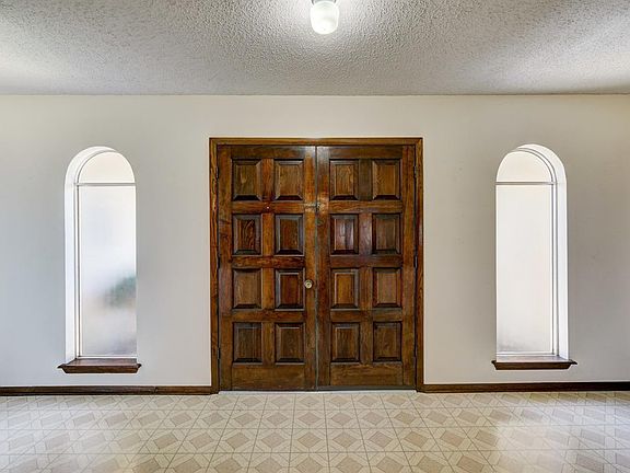 3rd image of 1920 NW Crosby Park Blvd