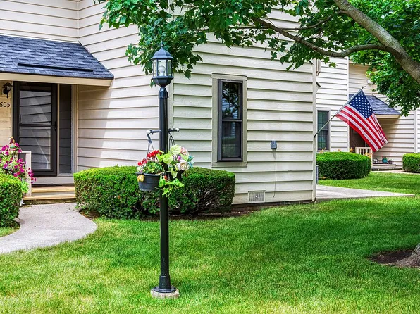 605 Dunham Rd, Gurnee, IL 60031