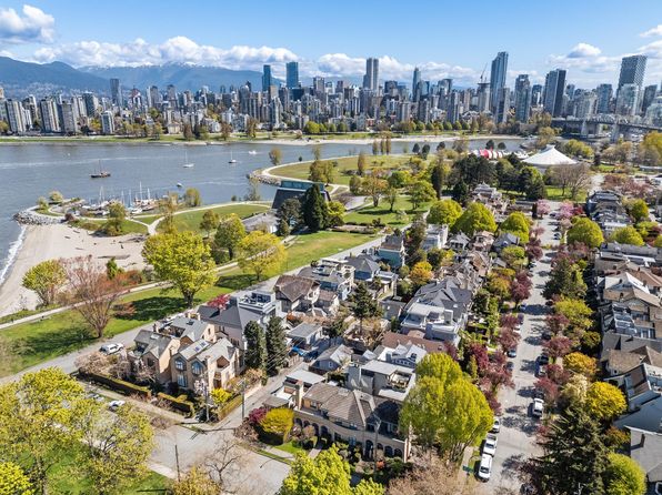 1078 Maple St, Vancouver, BC V6J 3R5