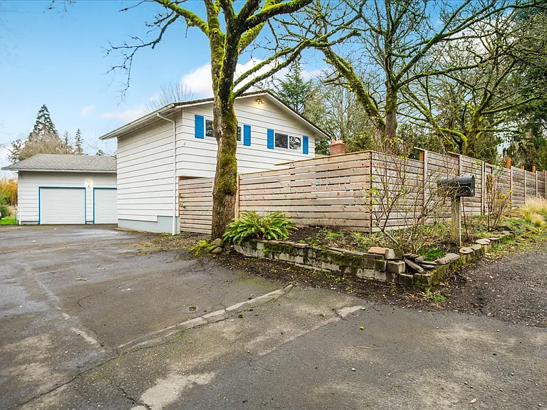 6935 SW Taylors Ferry Rd — Photo 1