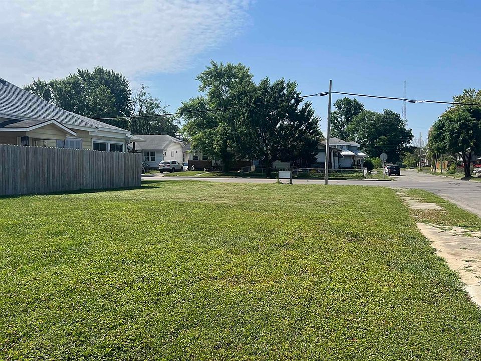 1st image of 220-222 W Memorial Dr