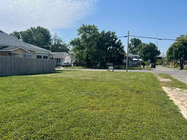 220-222 W Memorial Dr, Muncie, IN 47302