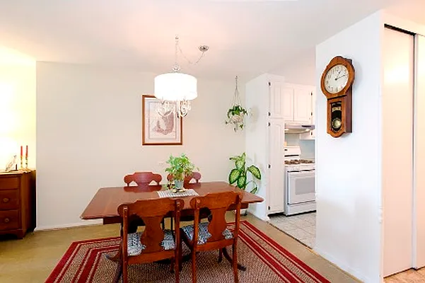 Sold by R New York | media 9