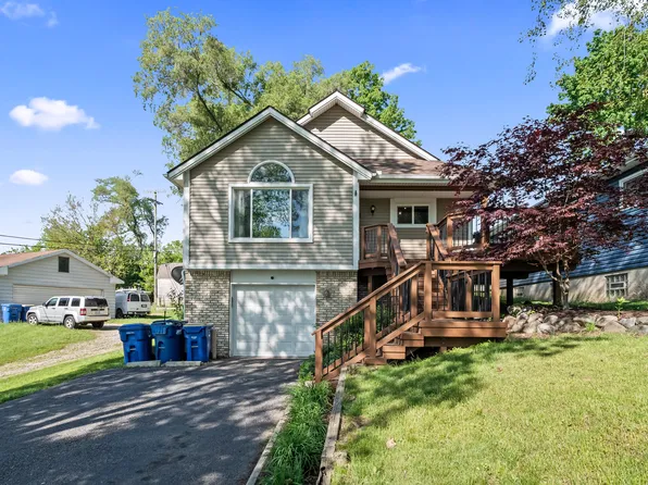 1008 Beachland Blvd, Waterford, MI 48328