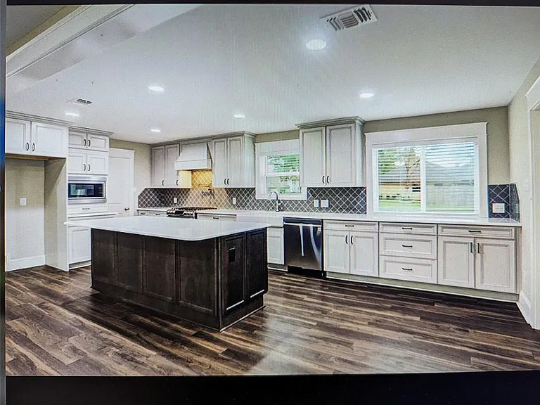 2826 Edgewood Dr — Photo 4