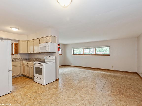 4th image of 319 W Park Ave #1E