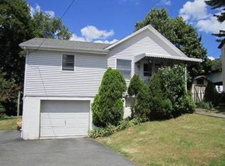 410 Carbon St, Archbald, PA 18403
