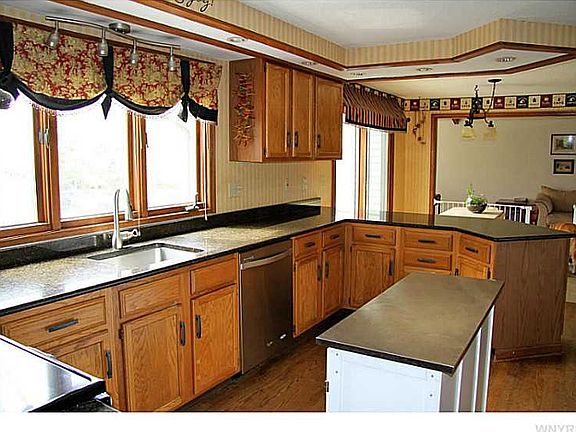 4th image of 20 Kate Land Ct