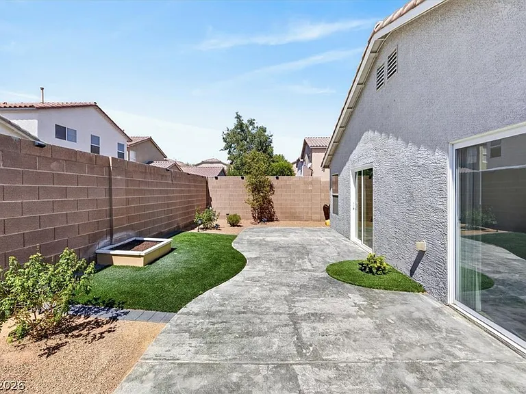 6377 Whispering Clouds Ct — Photo 33