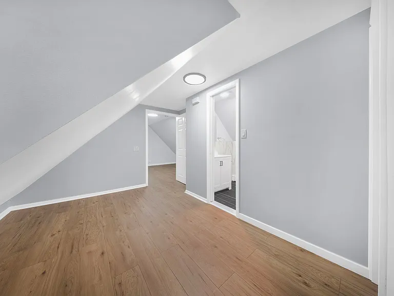 15 Tuttle St — Photo 31
