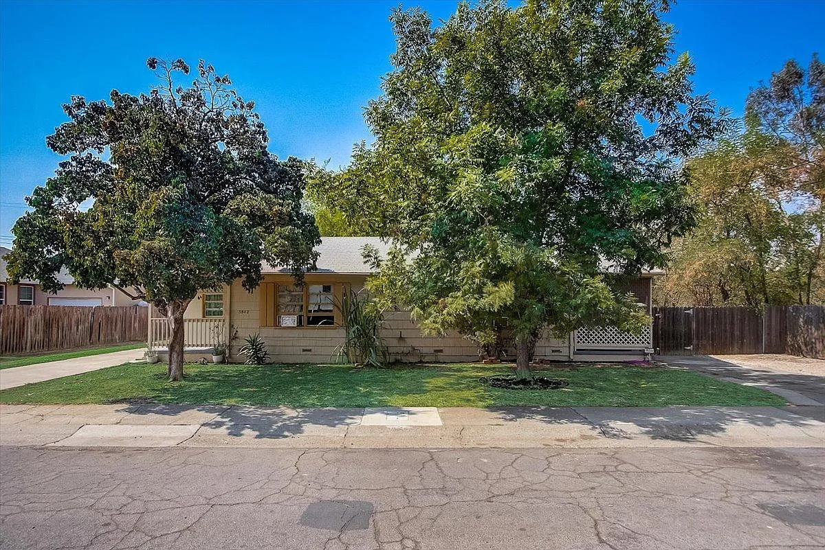 5840 Nina Way photo 1