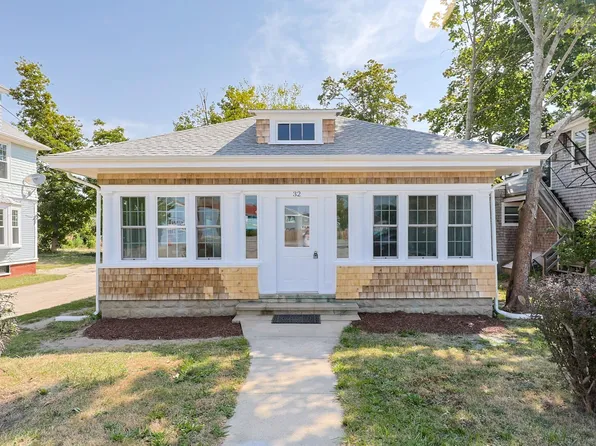 32 Pearl Street, Hyannis, MA 02601