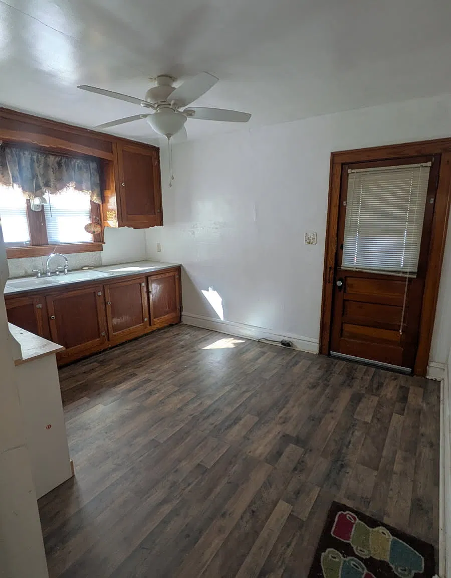 3 bed, 1120 sqft, $1,300 — Photo 3