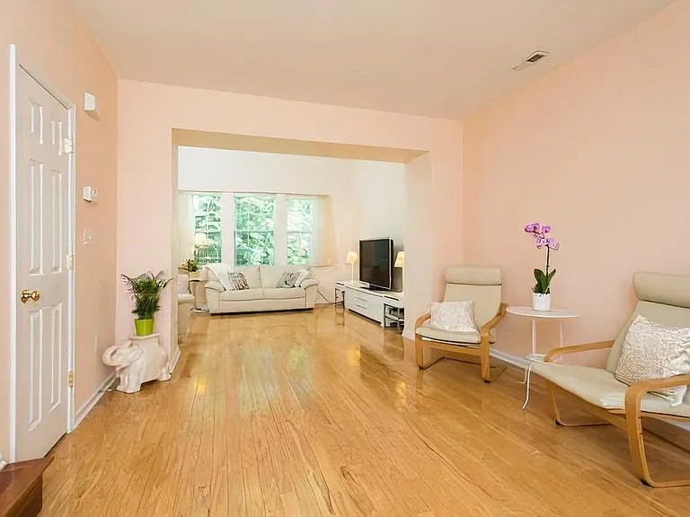 28 Sutton Ct — Photo 5