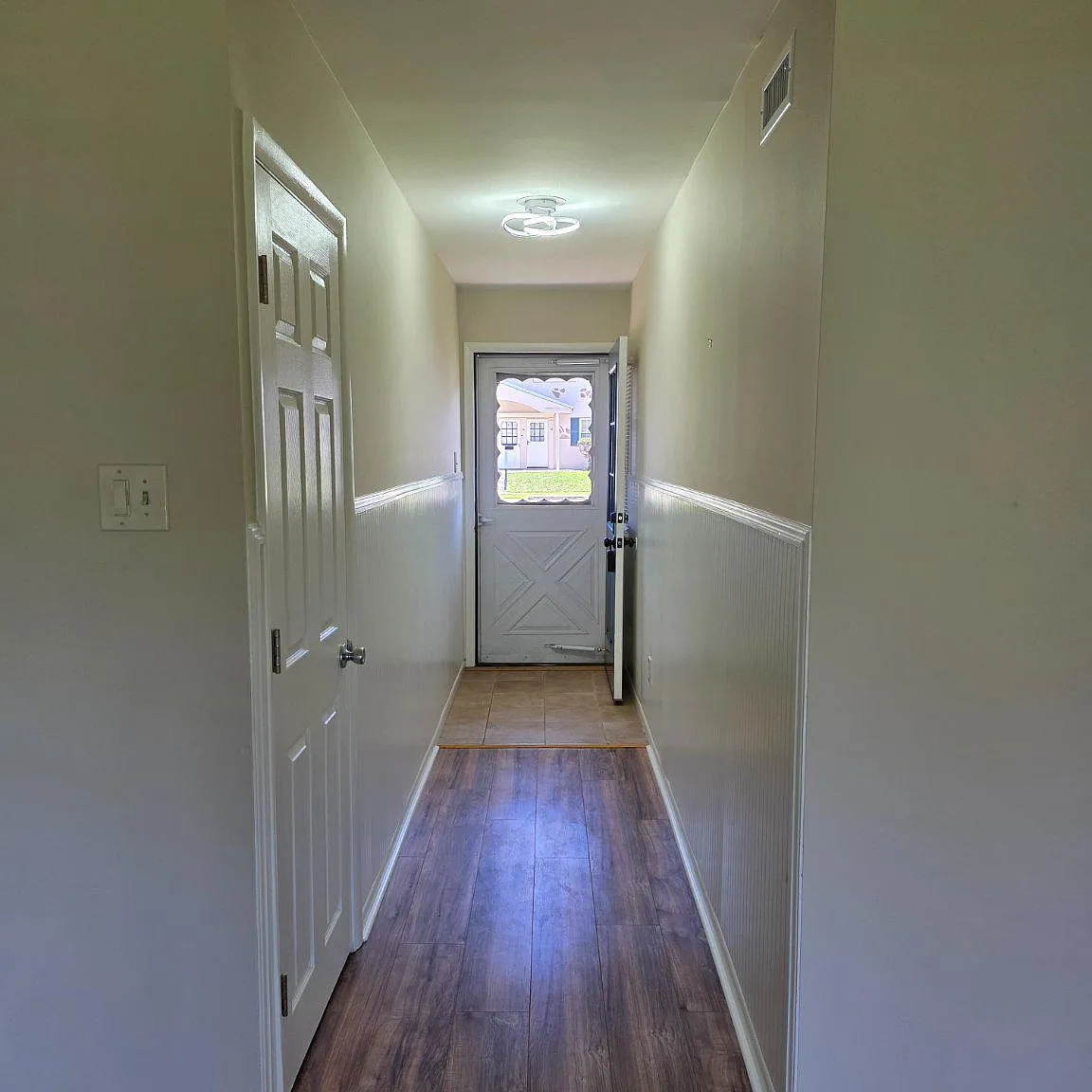 2 bed, 1.0 bath, 934 sqft, $1,850 — Photo 3