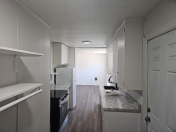 4th image of 2 Allyn Dr