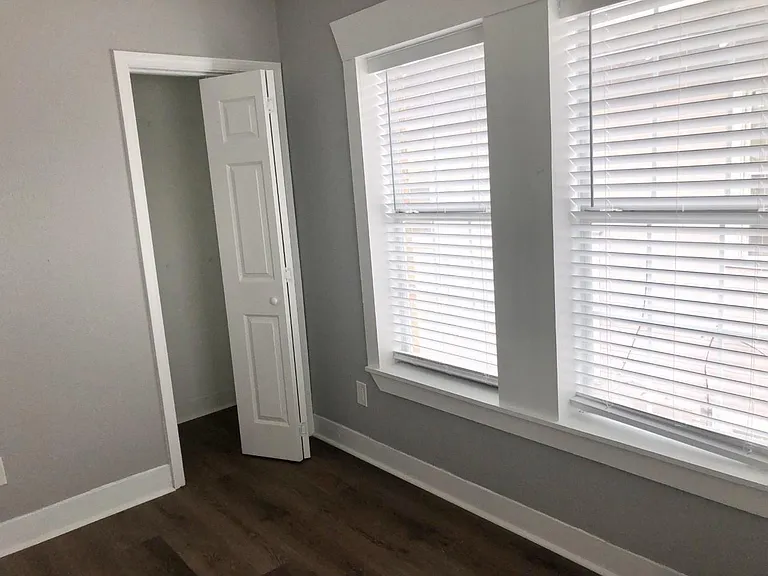 220 Milby St — Photo 9
