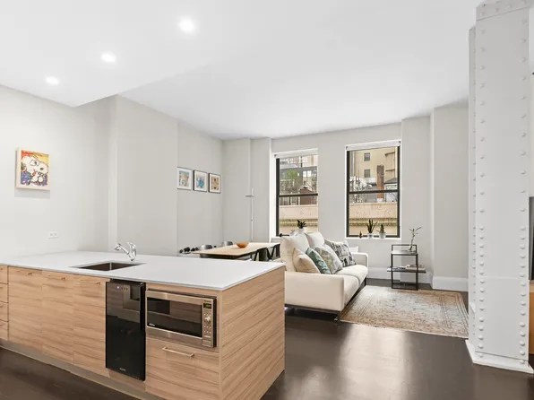 71 Nassau Street image 1 of 6