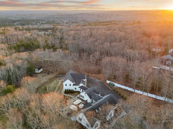 105 Stubble Brook Rd, West Greenwich, RI 02817