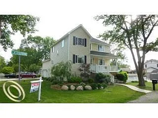 102 Lashbrook St photo 1