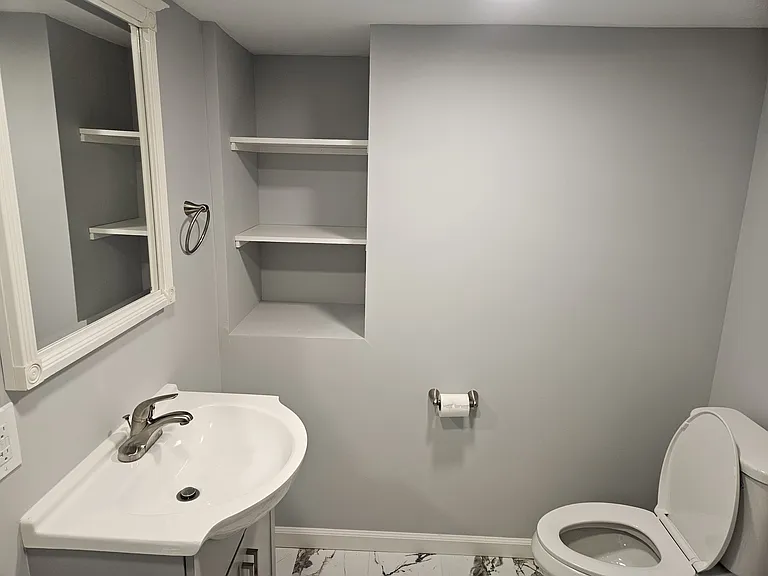 16 Corlett Pl #BASEMENT — Photo 4
