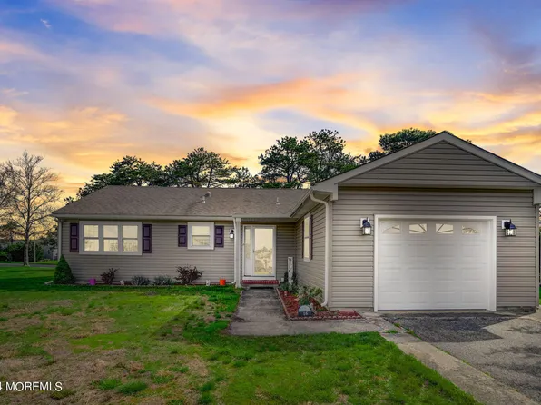 16 Thronbury Court, Toms River, NJ 08757