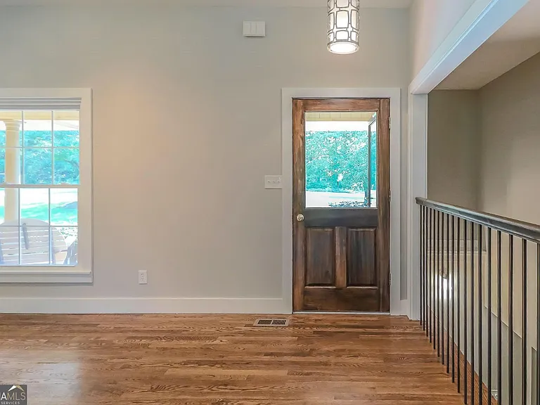 99 Woodvalley Dr — Photo 5
