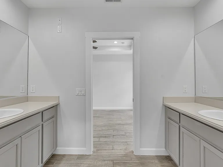 11790 Forest Park Cir — Photo 32