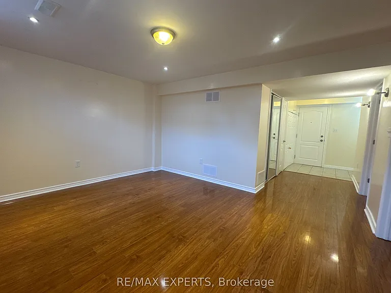 5 Cadillac Cres #BASEMENT — Photo 9