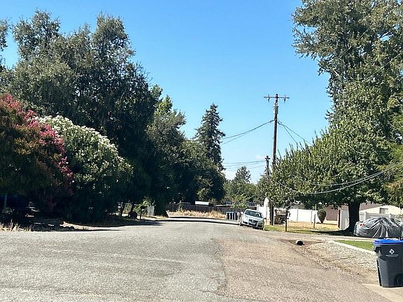 4th image of 23140 Kitty St
