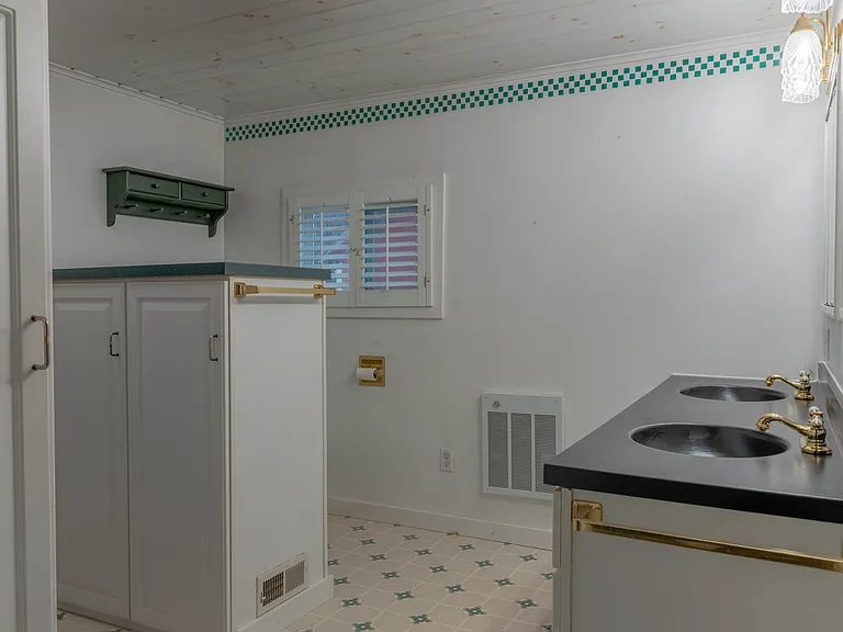 Upstairs bathroom