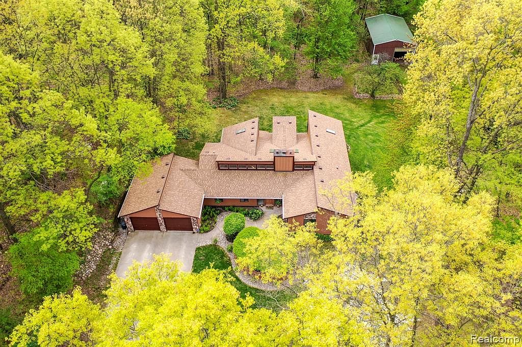 1306 Kent Rd, Ortonville, MI 48462 Zillow