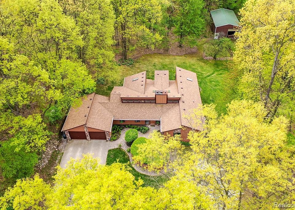 1306 Kent Rd, Ortonville, MI 48462 Zillow