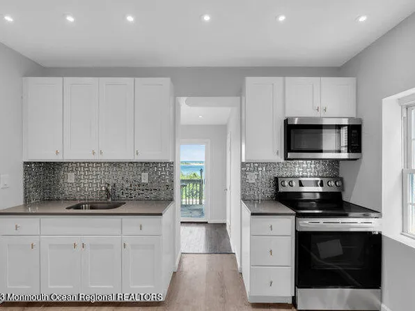 22 Navesink Ave, Highlands, NJ
