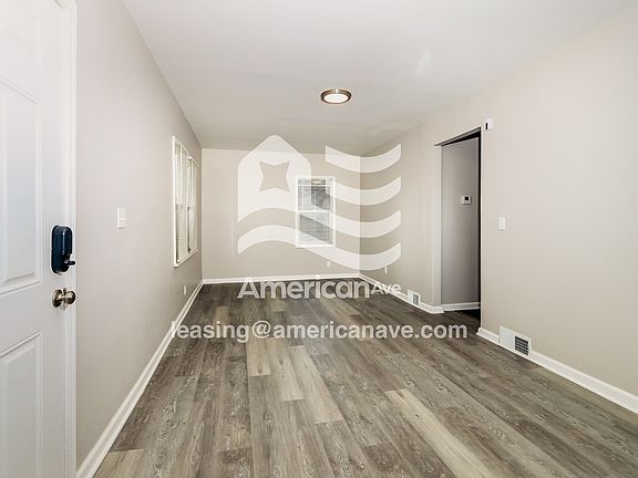 1426654_004_living_room_12848525.jpg