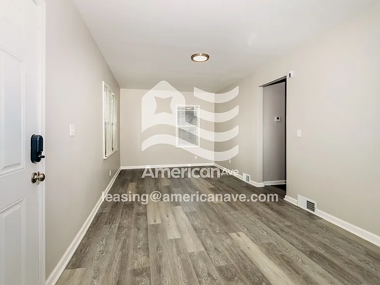 1426654_004_living_room_12848525.jpg