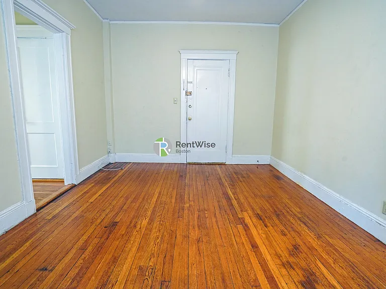 37 Woodstock Ave #1 — Photo 8
